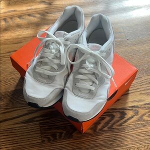 Nike Women's White and Gray Air Max